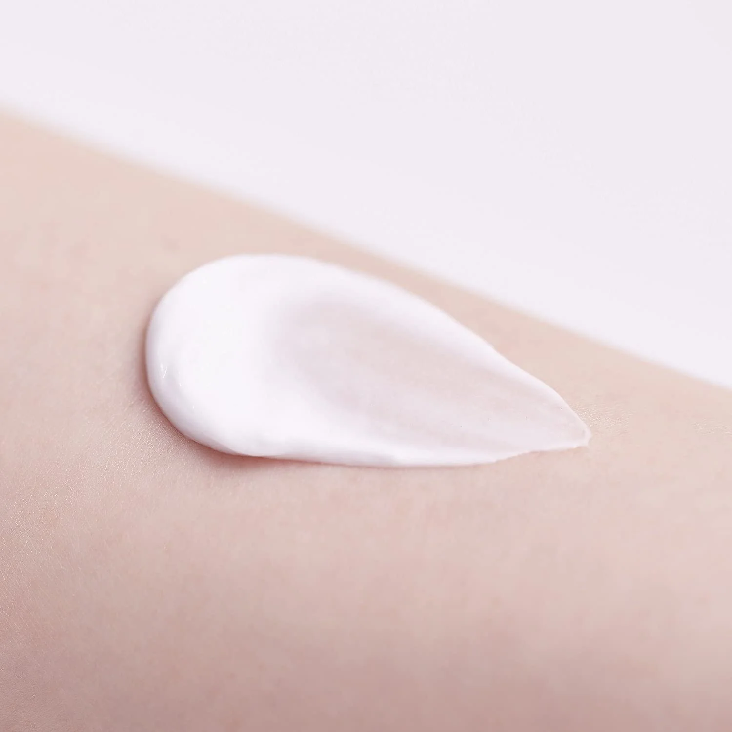 Chifure Moisturizing Cream Lightweight Non Sticky Face Cream 56g - Image 2