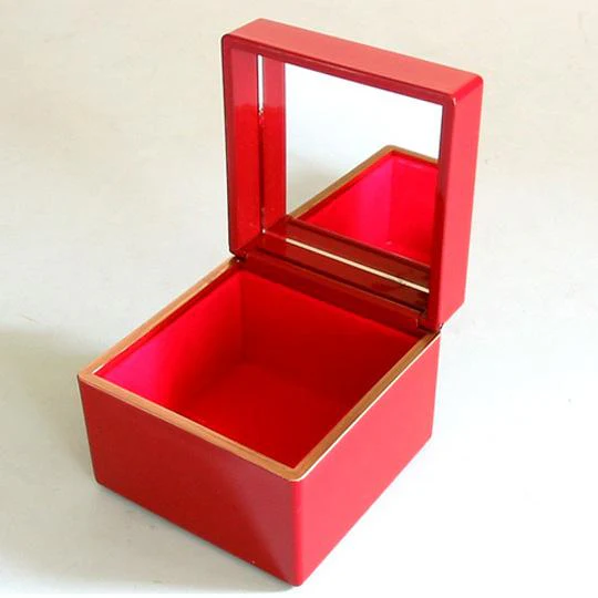 Isuke Red Lacquered Jewelry Box With Mirror Maiko Design - Image 2