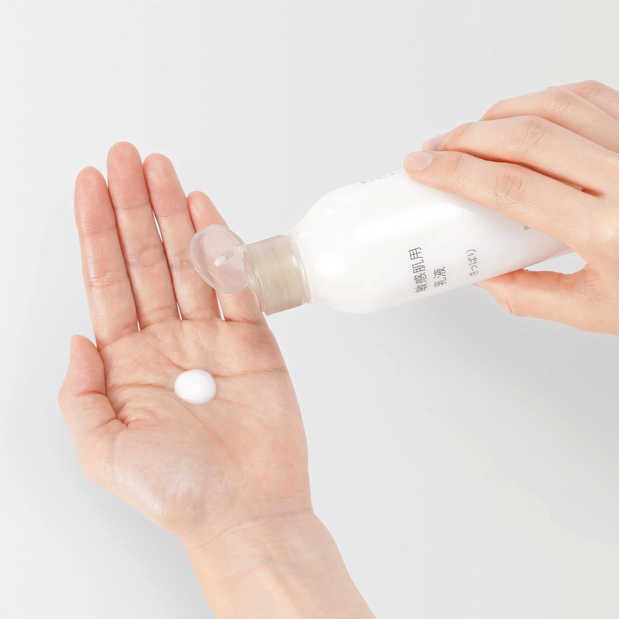Muji Light Moisturizing Emulsion Milky Lotion for Sensitive Skin 200ml - Image 3