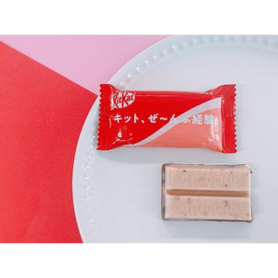 Nestlé Kit Kat Strawberry & Milk Chocolate Combo KitKat 9 Bars - Image 2